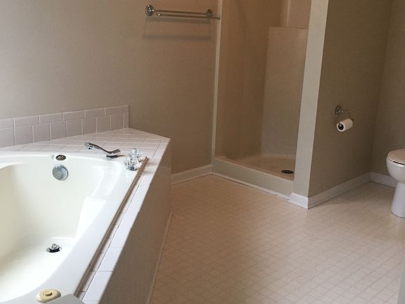 5th image of 803 Paddington Ct