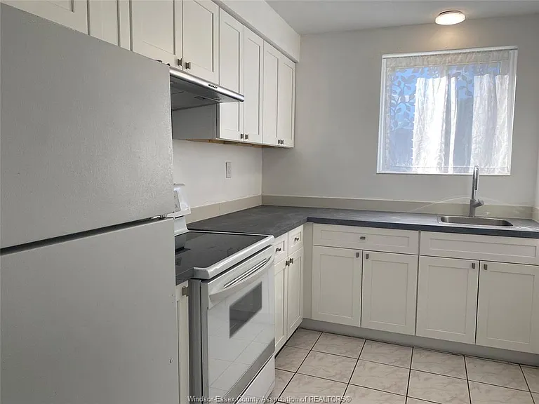 2476 Rivard Ave — Photo 2
