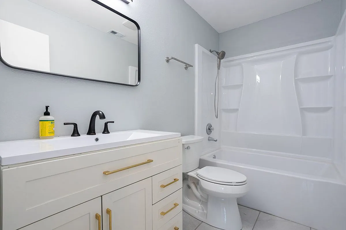 3 bed, 2.0 bath, 1120 sqft, $1,500 — Photo 2