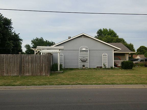 3rd image of 800 E 4th Cir