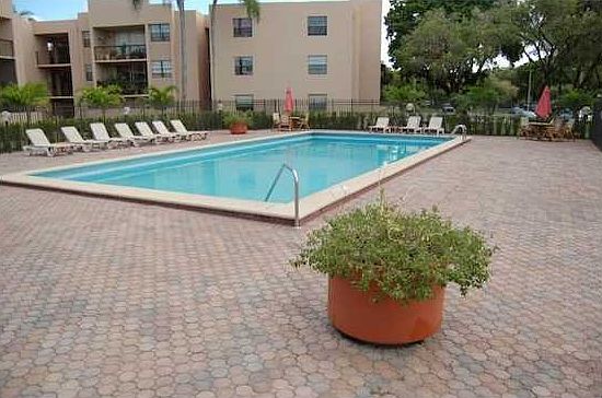 4th image of 10425 SW 112 Av 127 #127