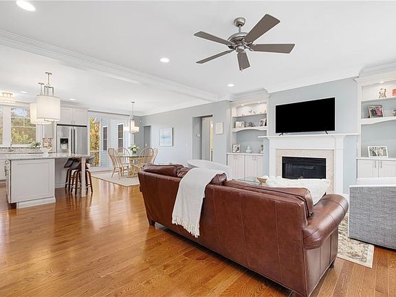 5th image of 23 E Matunuck Farm Dr