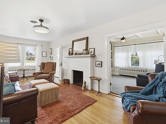 4th image of 555 Giles St