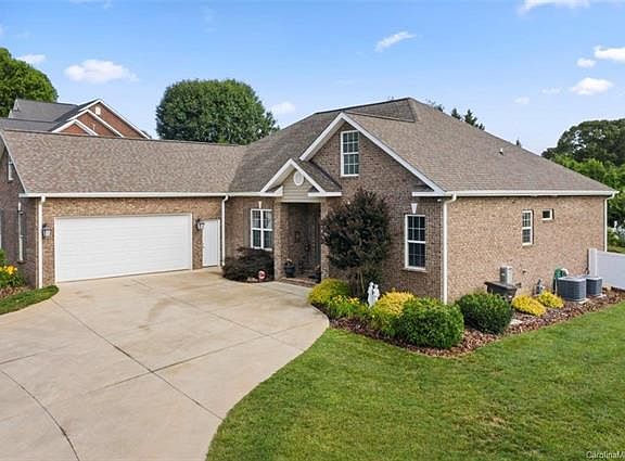 2nd image of 2217 Jamesway Dr