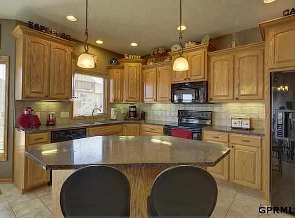 3rd image of 15441 Rosewood St