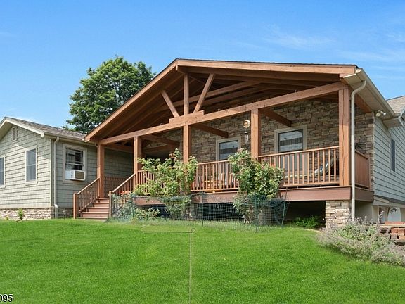 3rd image of 4 Northbrae Dr