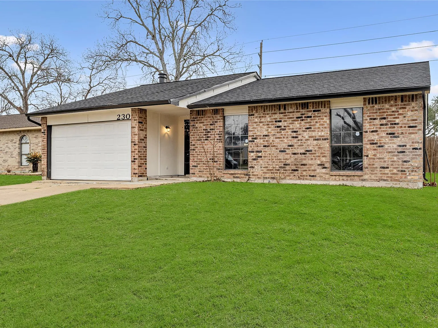 3 bed, 2.0 bath, 1303 sqft, $1,900 — Photo 3