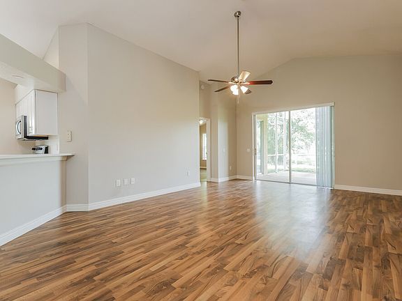 3rd image of 3205 Saturn Ct