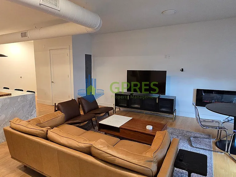 3725 Butler St — Photo 6
