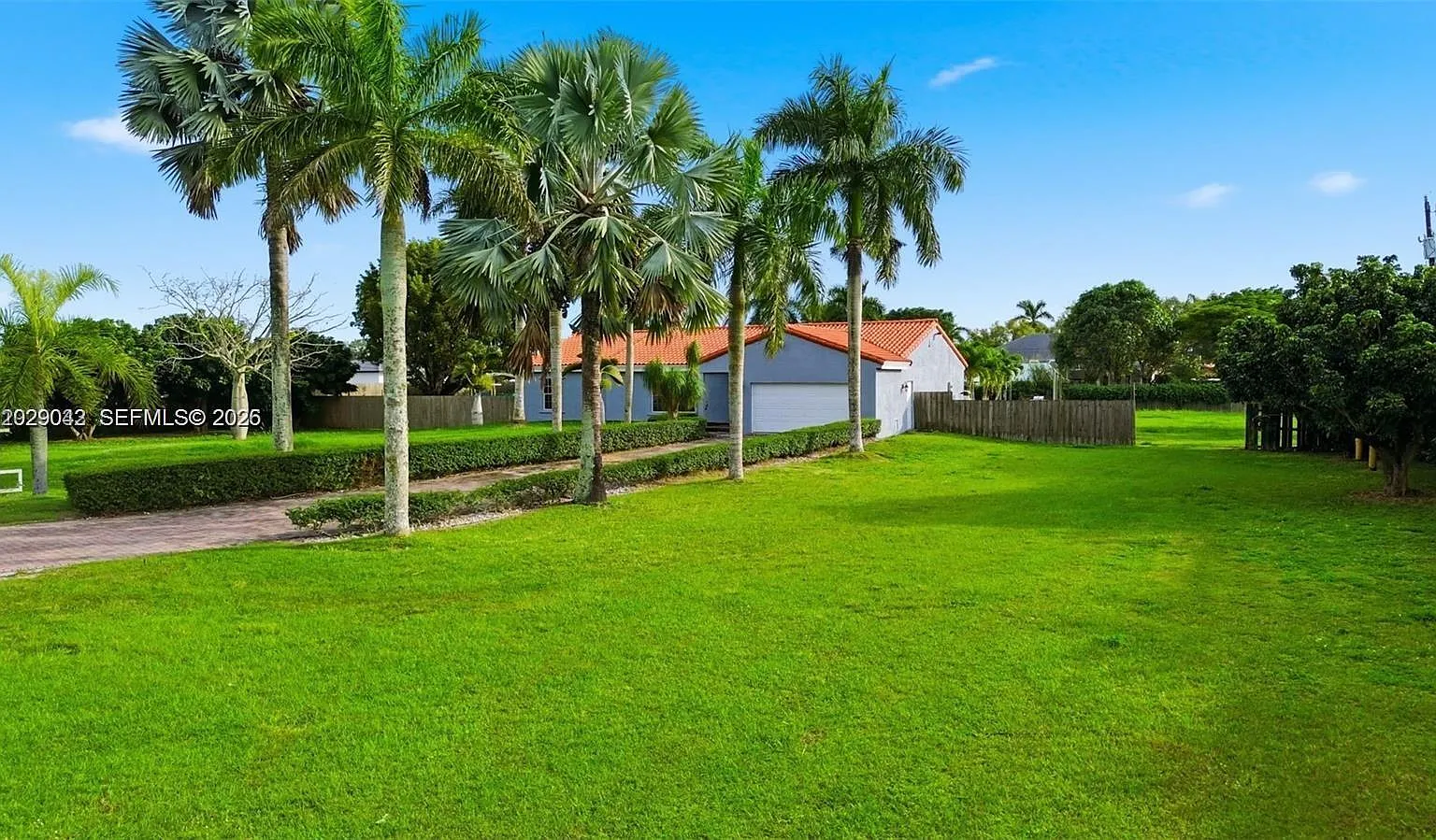 4 bed, 2.0 bath, 1968 sqft, $6,650 — Photo 4