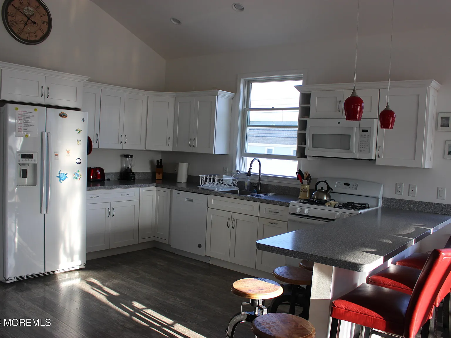 4 bed, 1300 sqft, $4,400 — Photo 4