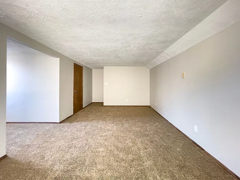 East Memorial Apartments — Photo 67