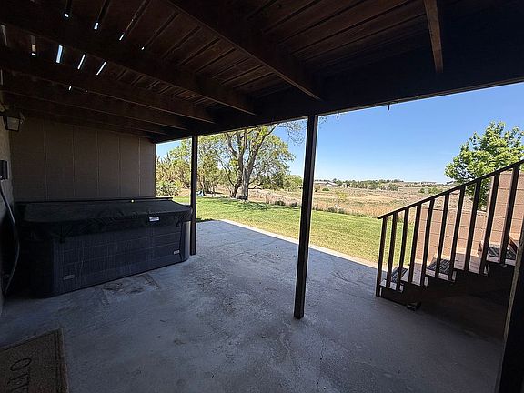 4th image of 915 S Yucca Path