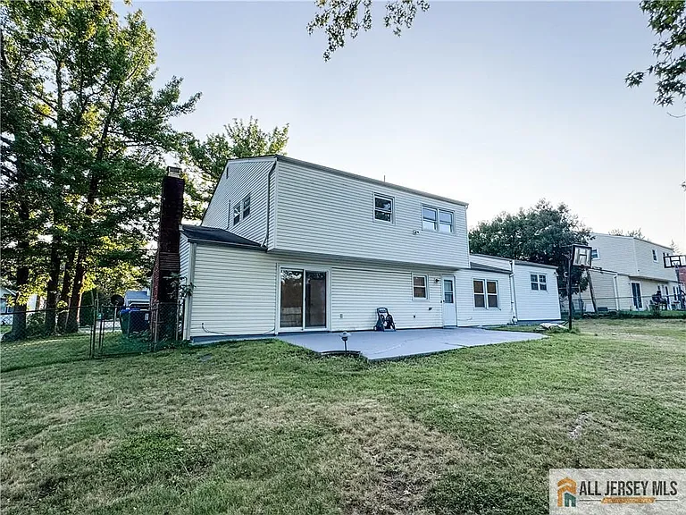742 Grove Ave — Photo 45
