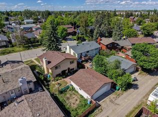 9 N Maple Leaf Rd, Strathmore, AB T1P 1G6