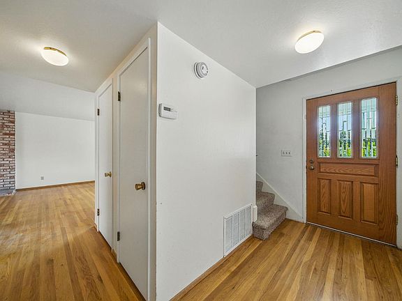 3rd image of 2559 Las Gallinas Avenue
