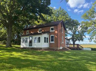 2368 W Winneshiek Rd, Freeport, IL 61032