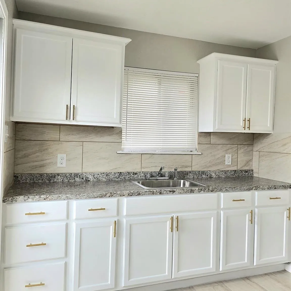 2 bed, 1.0 bath, 800 sqft, $1,099 — Photo 1