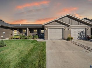 2527 E Meadowside Pl, Sioux Falls, SD 57108