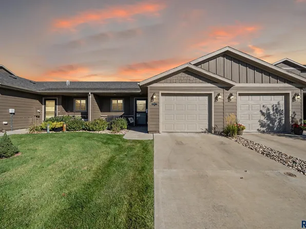 2527 E Meadowside Pl, Sioux Falls, SD 57108