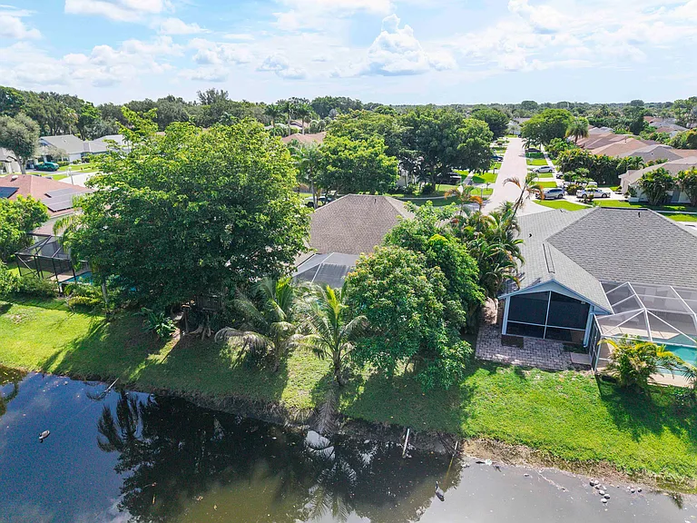 18324 181st Cir S — Photo 41