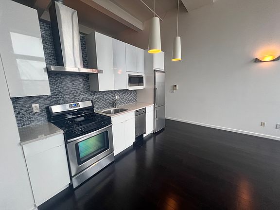 4th image of 726-28 Market St Unit 601
