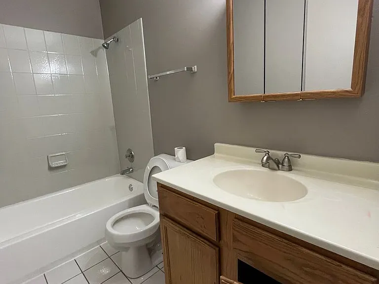2342 W Nichols Rd — Photo 4