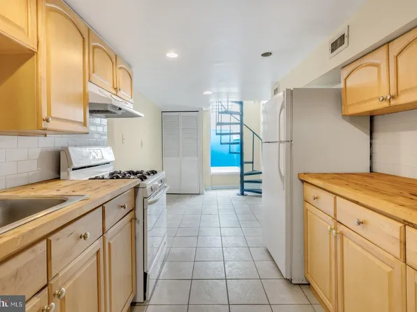 711 S 5th St #1, Philadelphia, PA 19147