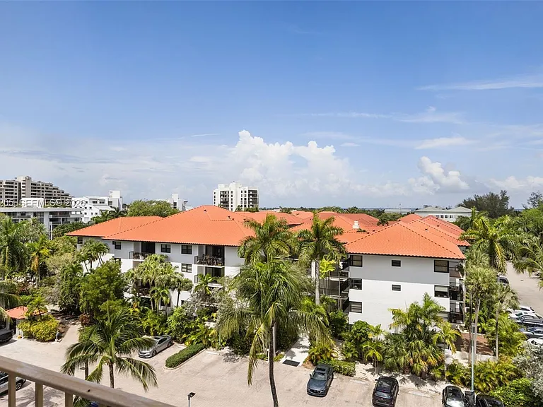 155 Ocean Lane Dr #600 — Photo 29