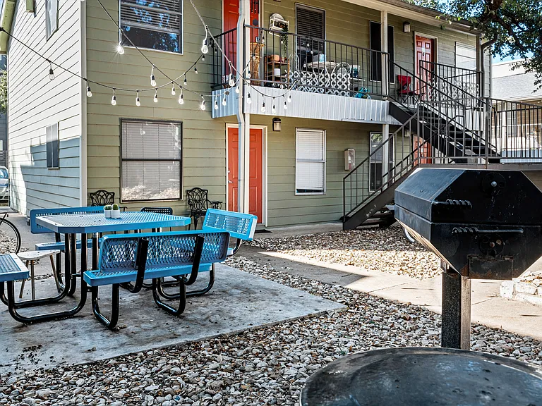 Tambaleo Apartments — Photo 31