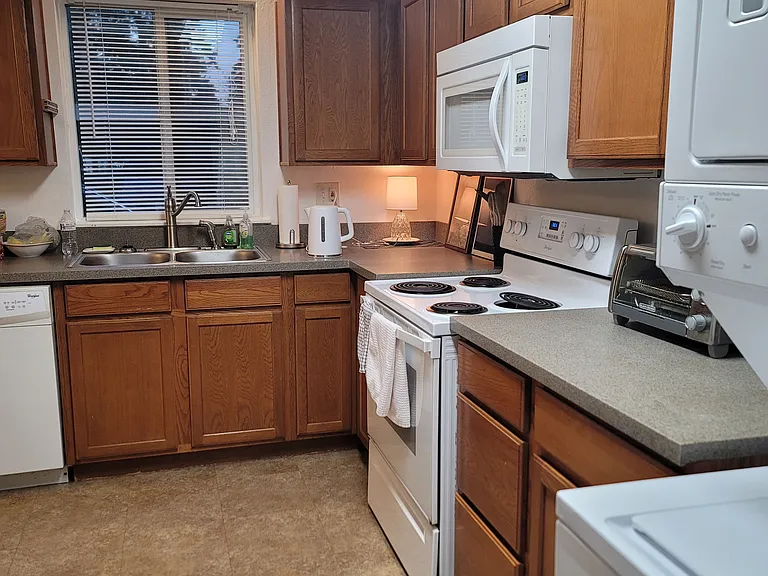 1425 Rainier Dr — Photo 7