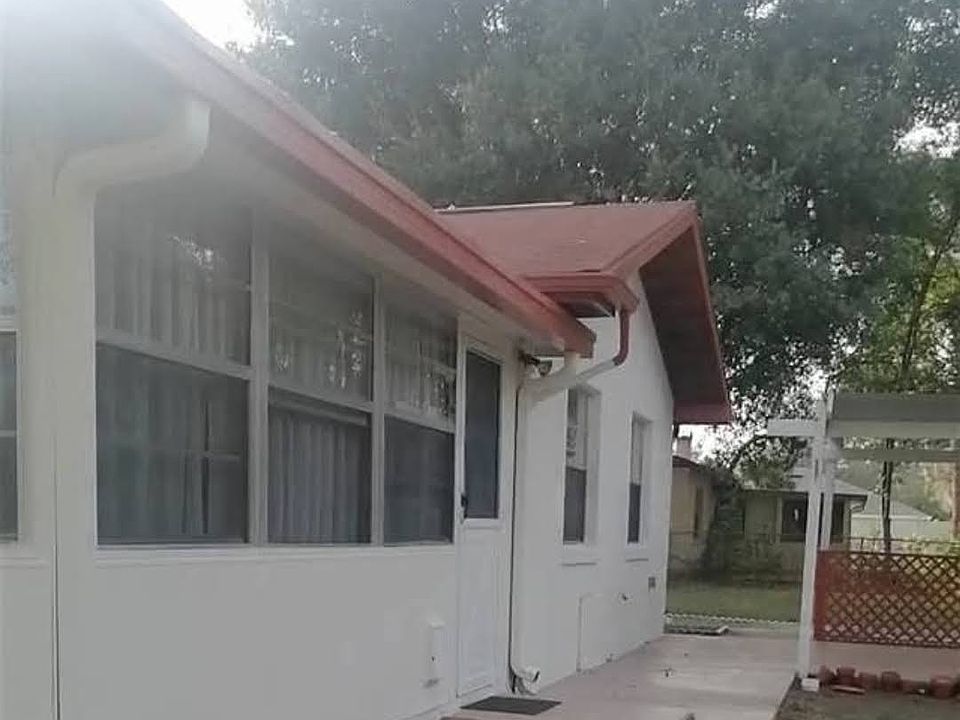 Beautiful backyard, to satisfy your pet's needs or to make a delicious weekend barbecue