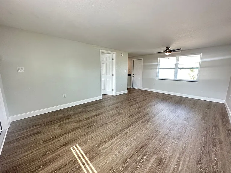 Lemon Bay Bungalows — Photo 2
