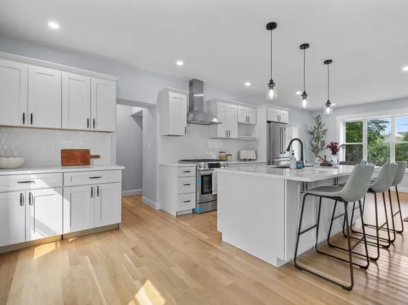 3 Marjorie St, Groveland, MA 01834