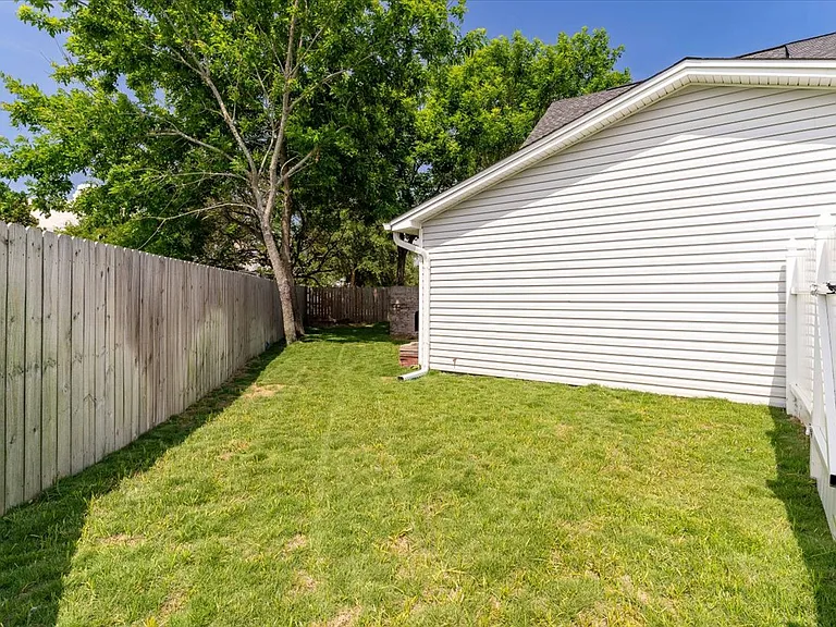817 N Lakeside Dr — Photo 45
