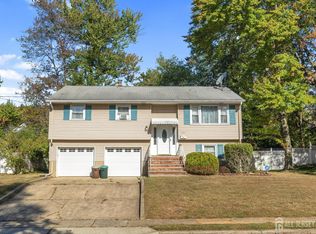 668 Warfield Rd, North Plainfield, NJ 07063