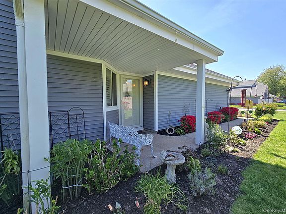 3rd image of 377 Quarry Pond Court