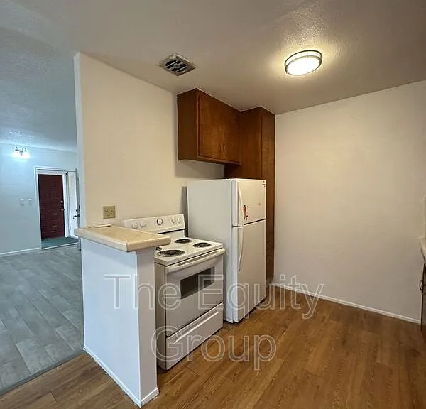 560 S Richmond Ave #5 — Photo 7