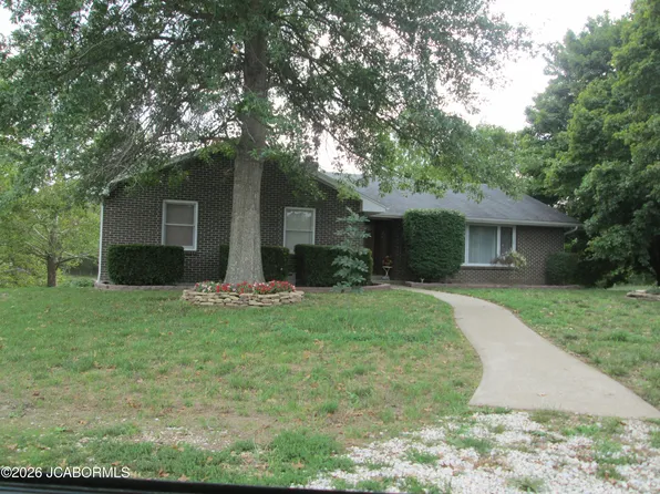 8301 Nature Ln, Jefferson City, MO 65101