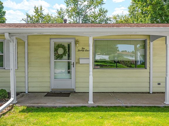 2nd image of 221 Ivanhoe Way