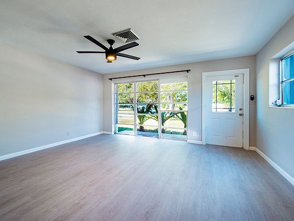 3rd image of 2380 NE 8th Ave