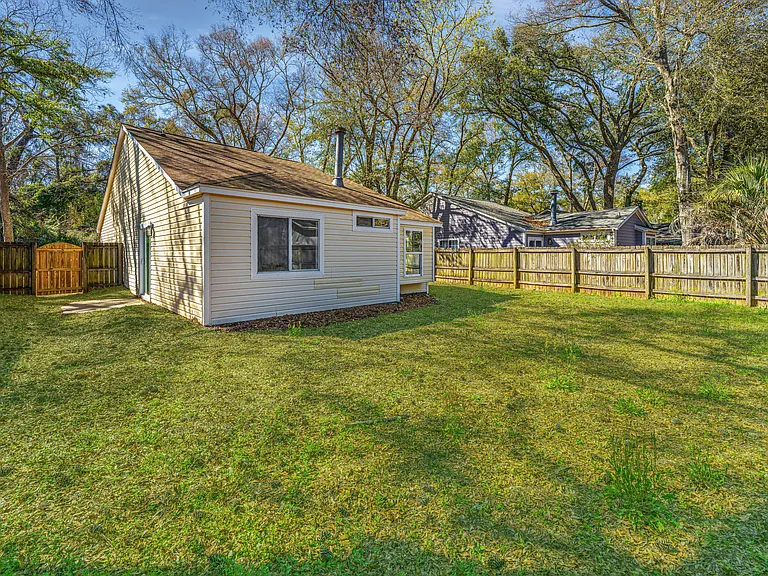 1078 Secessionville Rd — Photo 36