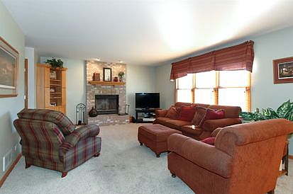 2nd image of 1053 Winslow Ave