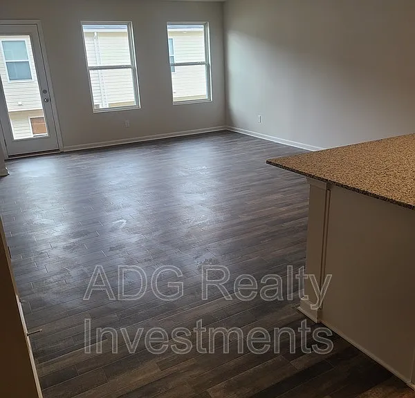 1459 Cypress Loop — Photo 3