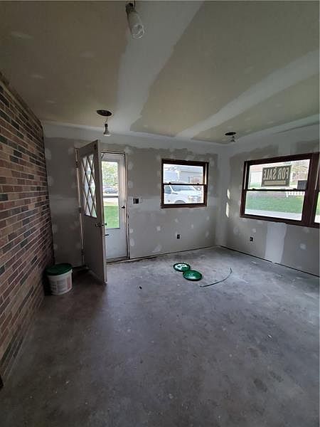 1st image of 515 Market St