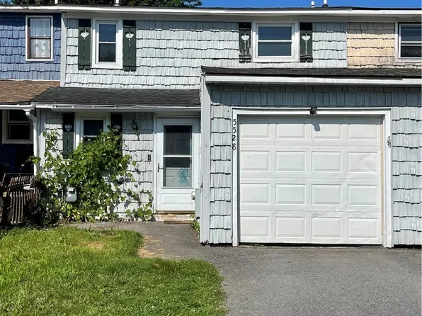 5528 Trastevere Rd, Clay, NY 13041
