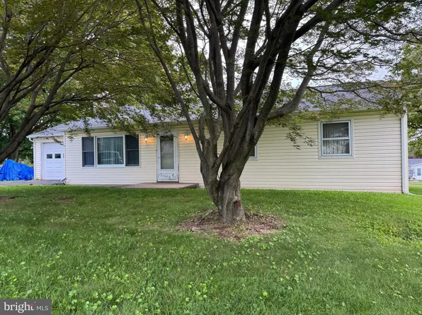 15341 Orchard Ave, Blue Ridge Summit, PA 17214