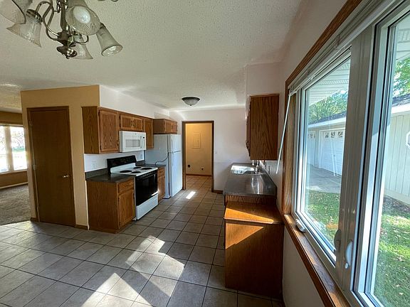 5th image of 900 Pleasantview Dr SE