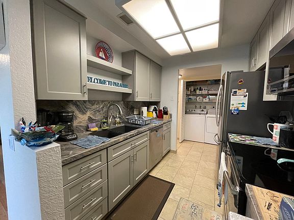 Kitchen & laundry closet
