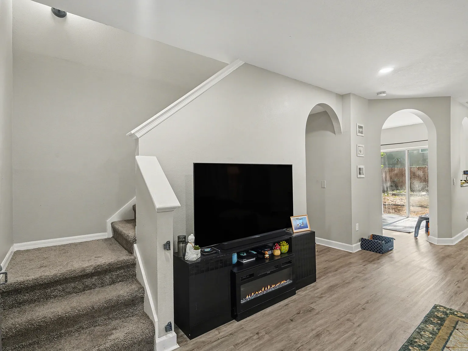 4 bed, 1754 sqft, $2,500 — Photo 2